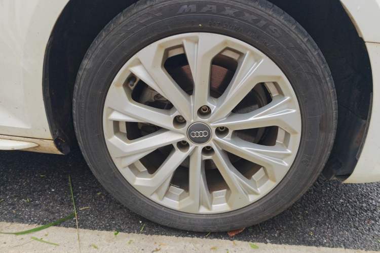 Used Audi A4L 2019 40 TFSI Ambition Version China V Right Front Wheel Hub