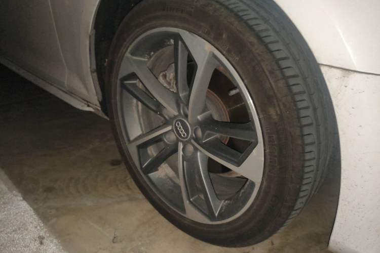 Used Audi A4L 2019 40 TFSI Fashion Edition China VI Emission Standard Right Front Wheel Hub