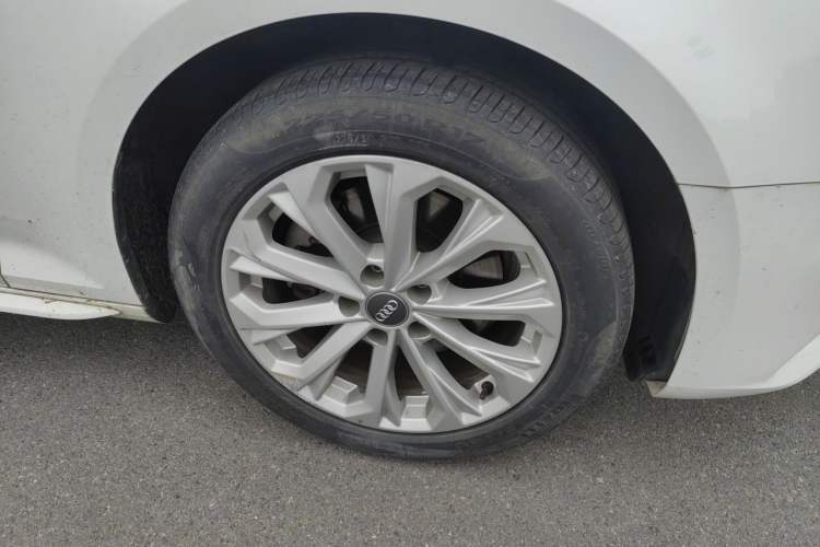 Used Audi A4L 2019 40 TFSI Ambition China VI Right Front Wheel Hub