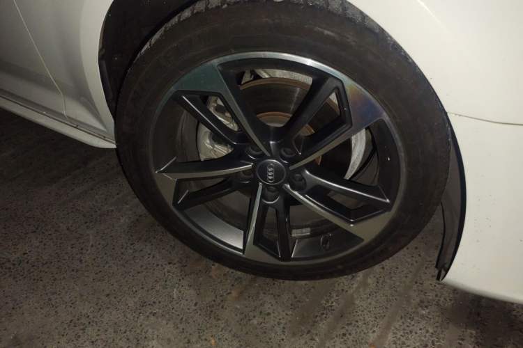 Used Audi A4L 2019 40 TFSI Ambition China VI Right Front Wheel Hub