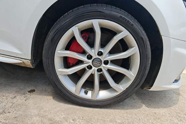 Used Audi A4L 2019 45 TFSI quattro Individual Sport Edition China V Right Front Wheel Hub