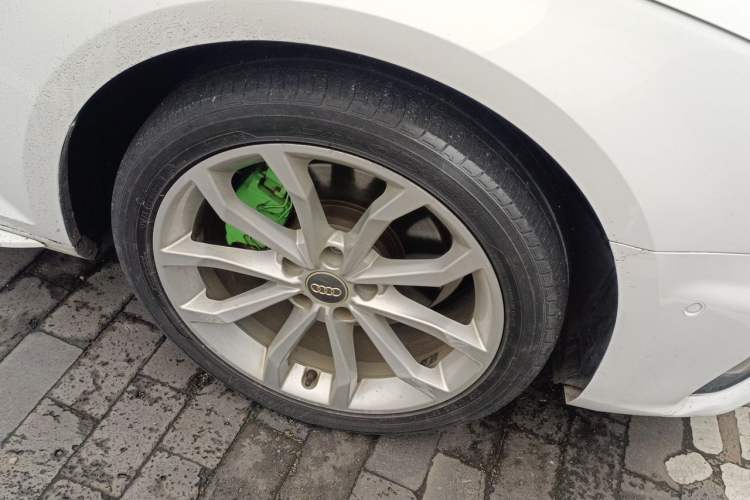 Used Audi A4L 2019 40 TFSI Fashion Edition China VI Emission Standard Right Front Wheel Hub
