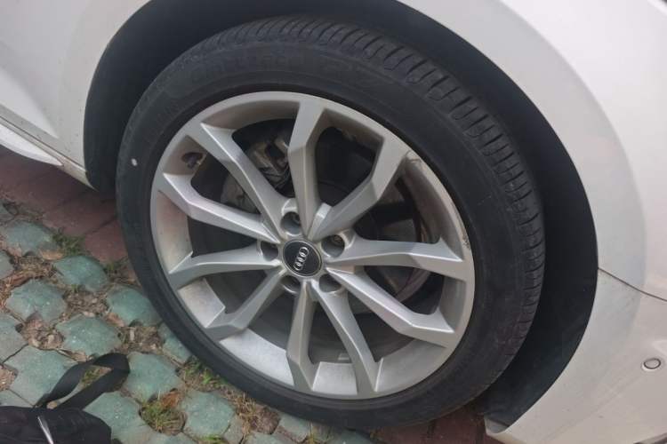 Used Audi A4L 2019 40 TFSI Fashion Version China V Right Front Wheel Hub