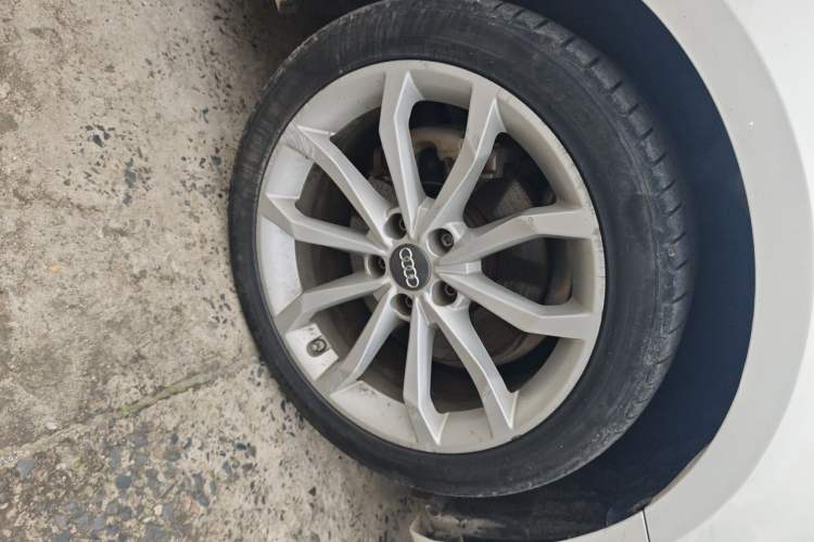Used Audi A4L 2019 40 TFSI Fashion Edition China VI Emission Standard Right Front Wheel Hub