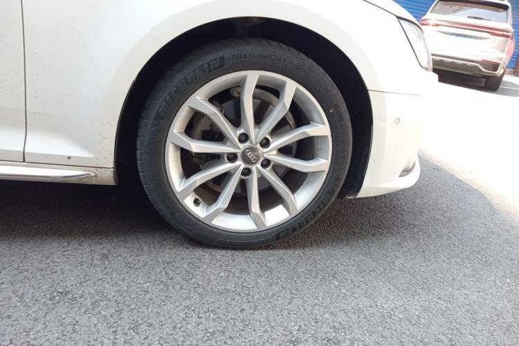Used Audi A4L 2019 40 TFSI Fashion Version China V Right Front Wheel Hub