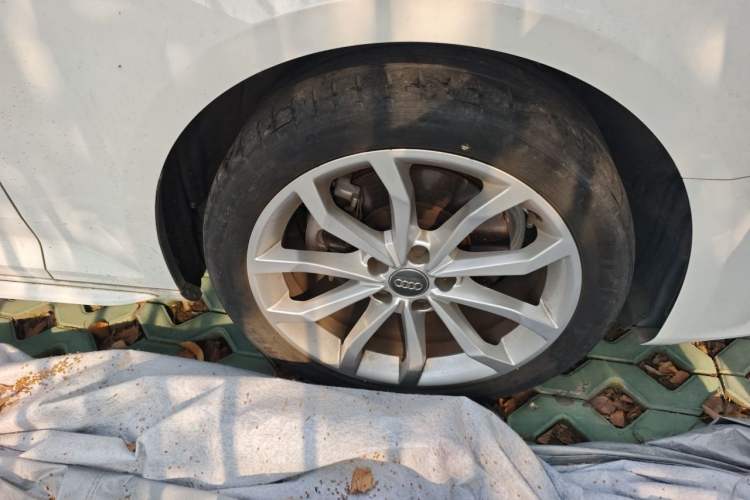 Used Audi A4L 2019 40 TFSI Fashion Version China V Right Front Wheel Hub