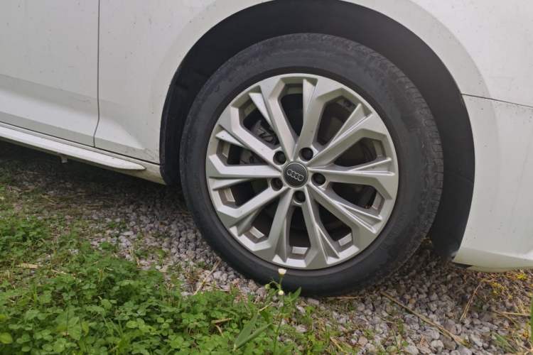 Used Audi A4L 2019 40 TFSI Ambition China VI Right Front Wheel Hub