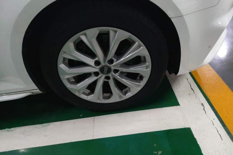 Used Audi A4L 2019 40 TFSI Ambition China VI Right Front Wheel Hub