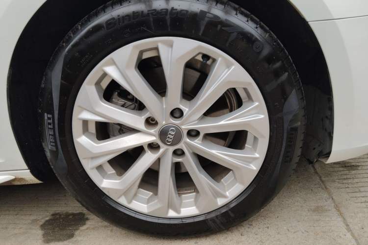 Used Audi A4L 2019 40 TFSI Ambition China VI Right Front Wheel Hub