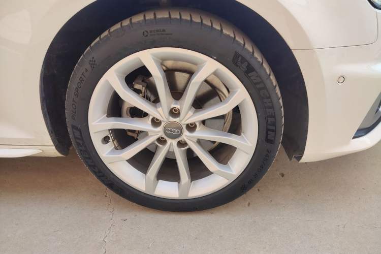 Used Audi A4L 2019 40 TFSI Fashion Edition China VI Emission Standard Right Front Wheel Hub
