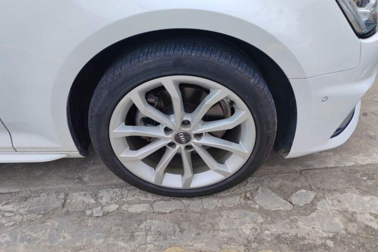 Used Audi A4L 2019 40 TFSI Fashion Edition China VI Emission Standard Right Front Wheel Hub