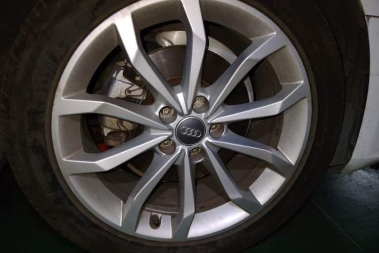 Used Audi A4L 2019 40 TFSI Fashion Edition China VI Emission Standard Right Front Wheel Hub