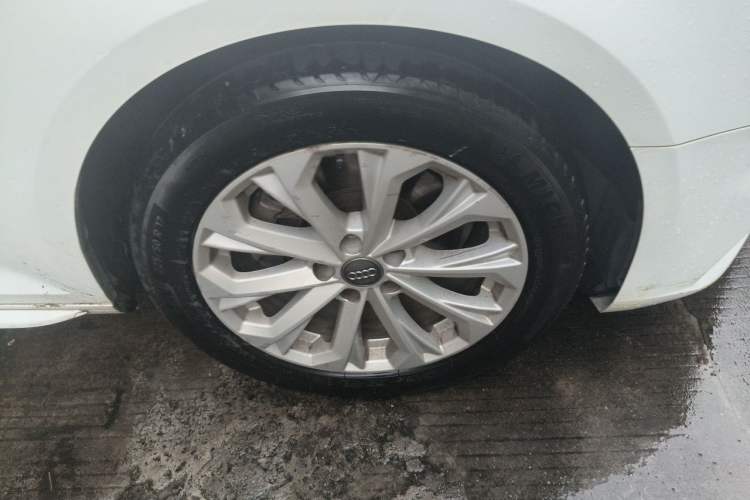 Used Audi A4L 2019 40 TFSI Ambition China VI Right Front Wheel Hub