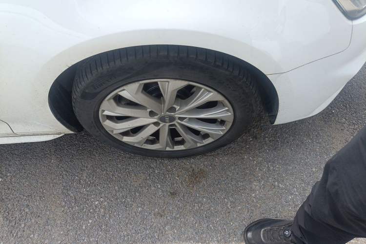 Used Audi A4L 2019 40 TFSI Ambition Version China V Right Front Wheel Hub