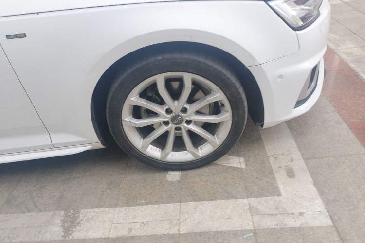 Used Audi A4L 2019 40 TFSI Fashion Version China V Right Front Wheel Hub