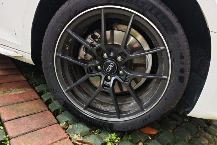 Used Audi A4L 2019 40 TFSI Fashion Edition China VI Emission Standard Right Front Wheel Hub