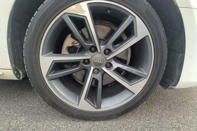 Used Audi A4L 2019 40 TFSI Ambition Version China V Right Front Wheel Hub