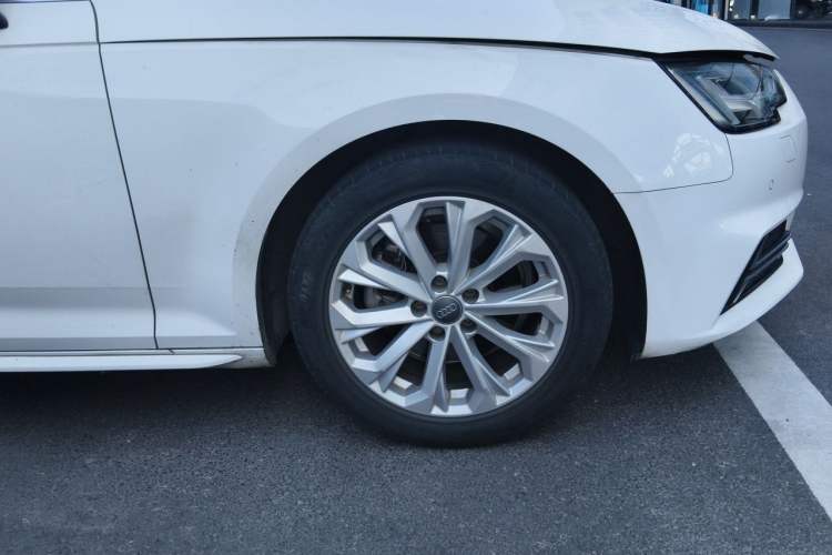 Used Audi A4L 2019 40 TFSI Ambition China VI Right Front Wheel Hub