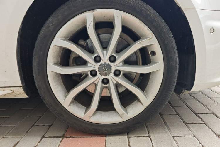 Used Audi A4L 2019 40 TFSI Fashion Edition China VI Emission Standard Right Front Wheel Hub