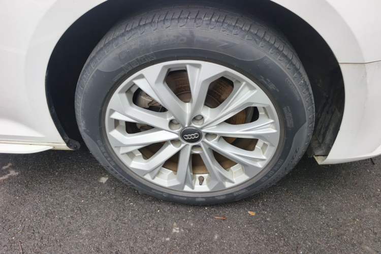 Used Audi A4L 2019 40 TFSI Ambition China VI Right Front Wheel Hub