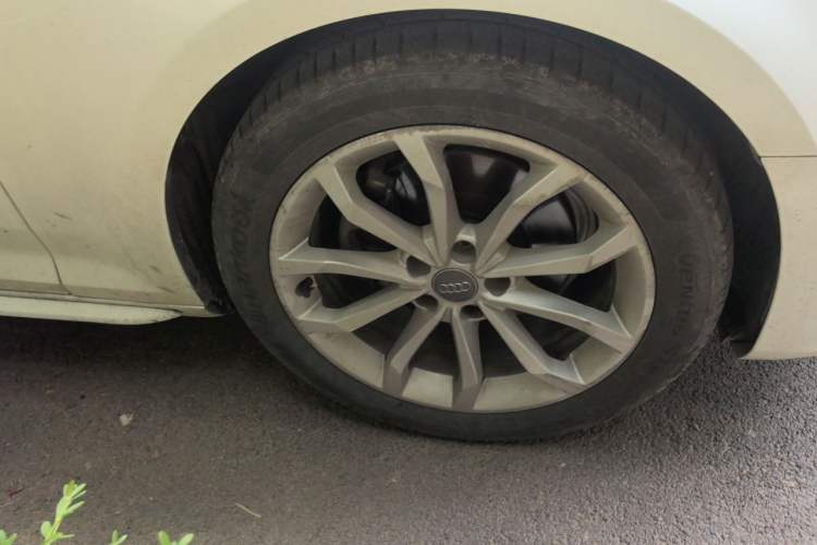 Used Audi A4L 2019 40 TFSI Fashion Version China V Right Front Wheel Hub