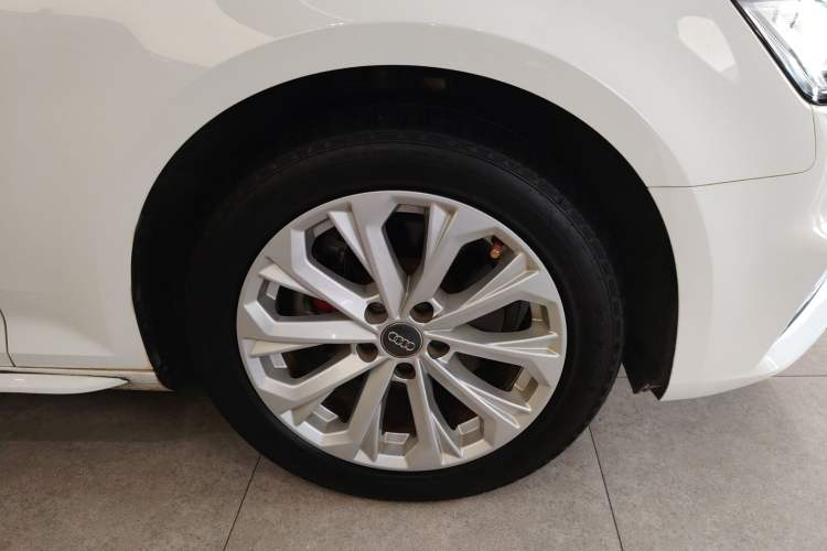 Used Audi A4L 2019 40 TFSI Ambition China VI Right Front Wheel Hub