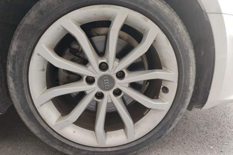 Used Audi A4L 2019 40 TFSI Fashion Edition China VI Emission Standard Right Front Wheel Hub