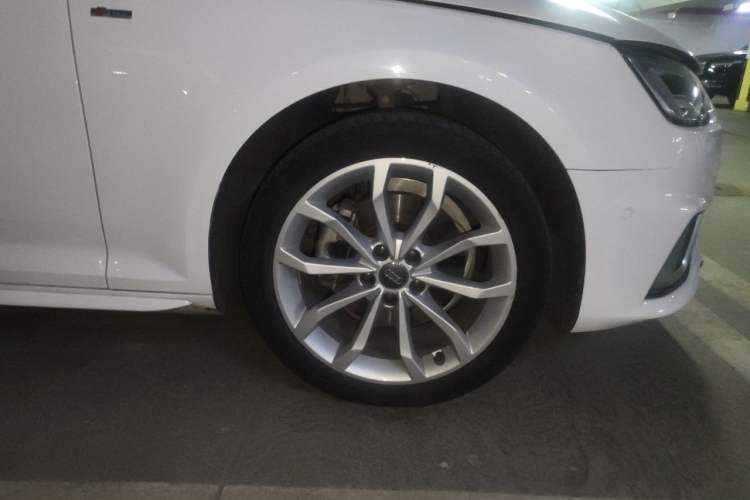 Used Audi A4L 2019 40 TFSI Fashion Edition China VI Emission Standard Right Front Wheel Hub
