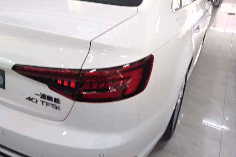 Used Audi A4L 2019 40 TFSI Ambition China VI Right Rear Taillight