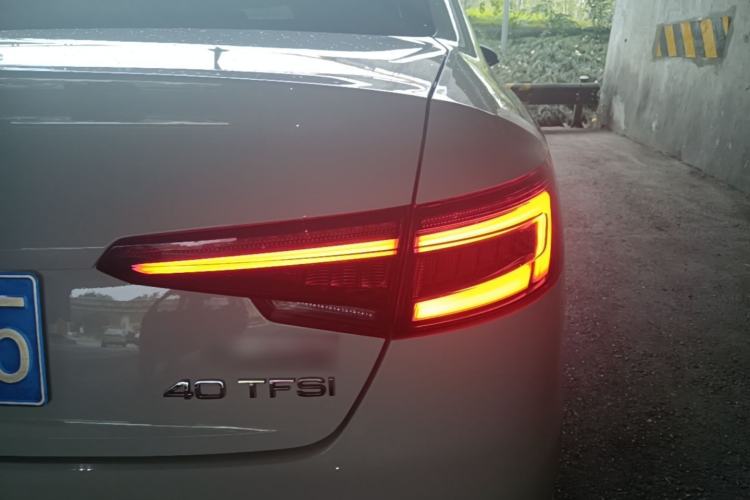 Used Audi A4L 2019 40 TFSI Ambition China VI Right Rear Taillight