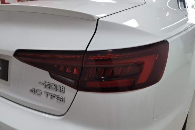 Used Audi A4L 2019 40 TFSI Sporty Version China VI Right Rear Taillight