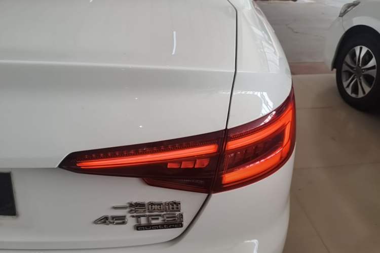 Used Audi A4L 2019 40 TFSI Fashion Edition China VI Emission Standard Right Rear Taillight