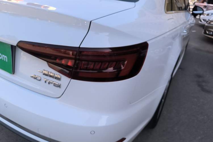 Used Audi A4L 2019 40 TFSI Ambition China VI Right Rear Taillight