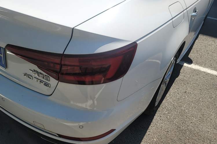 Used Audi A4L 2019 40 TFSI Ambition China VI Right Rear Taillight