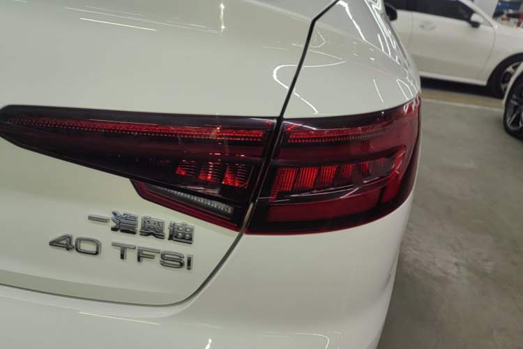 Used Audi A4L 2019 40 TFSI Fashion Version China V Right Rear Taillight