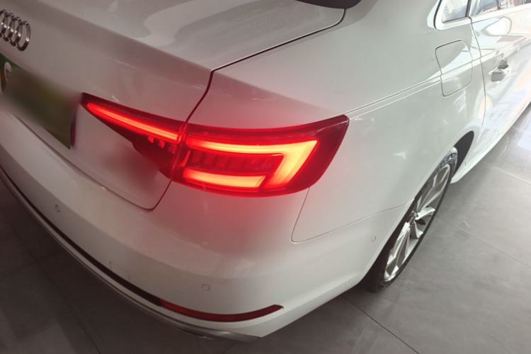 Used Audi A4L 2019 40 TFSI Fashion Edition China VI Emission Standard Right Rear Taillight