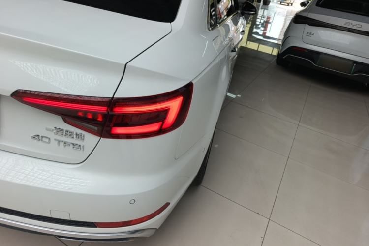 Used Audi A4L 2019 40 TFSI Fashion Edition China VI Emission Standard Right Rear Taillight