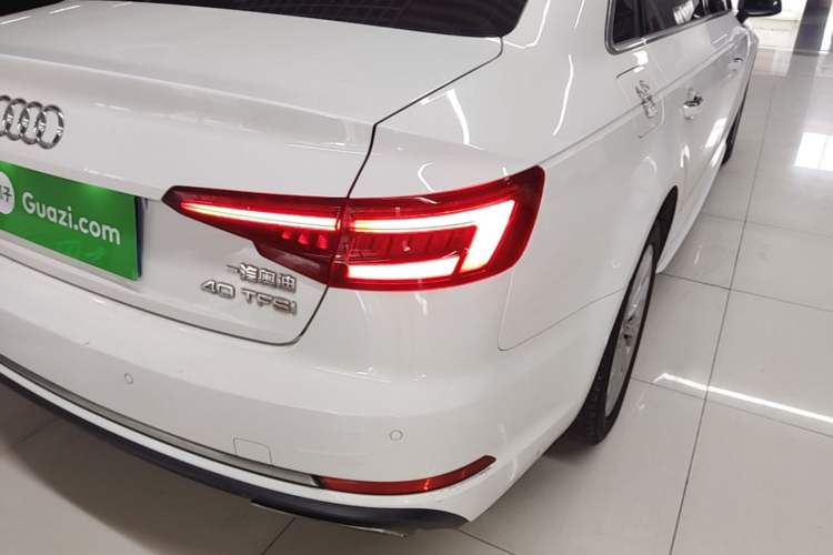 Used Audi A4L 2019 40 TFSI Ambition China VI Right Rear Taillight