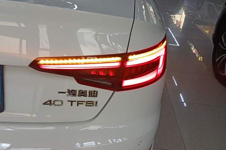 Used Audi A4L 2019 40 TFSI Ambition China VI Right Rear Taillight