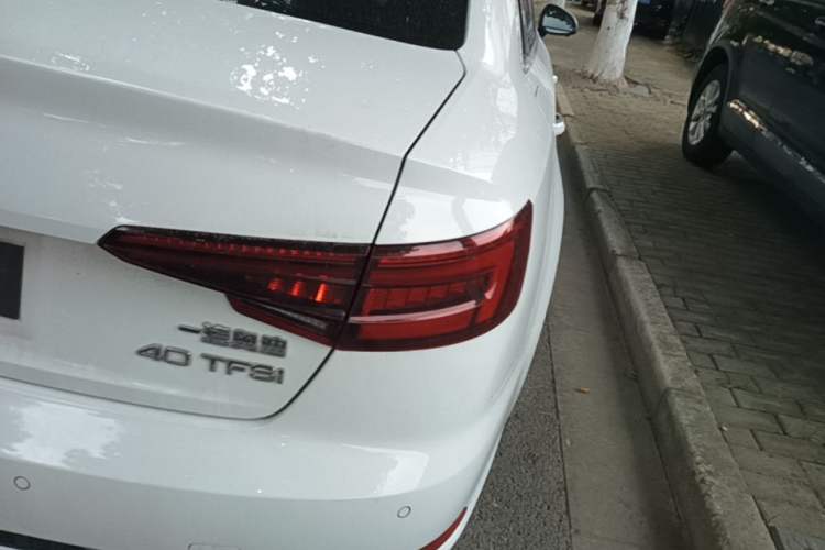 Used Audi A4L 2019 40 TFSI Fashion Version China V Right Rear Taillight