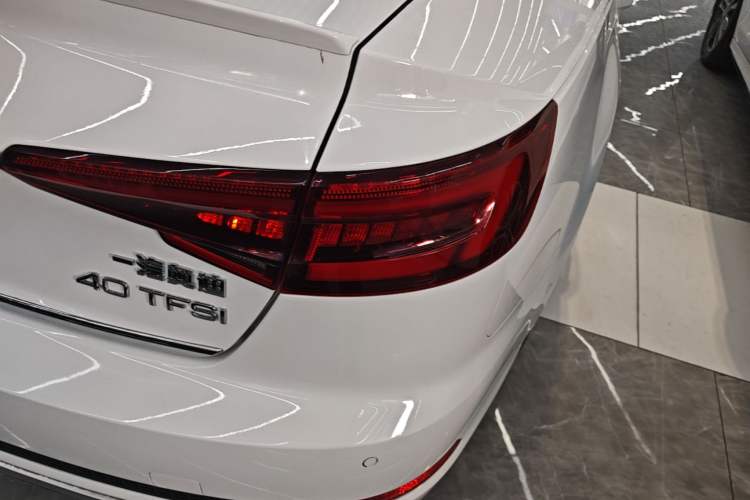 Used Audi A4L 2019 40 TFSI Fashion Version China V Right Rear Taillight
