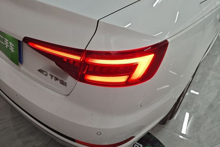 Used Audi A4L 2019 40 TFSI Fashion Edition China VI Emission Standard Right Rear Taillight