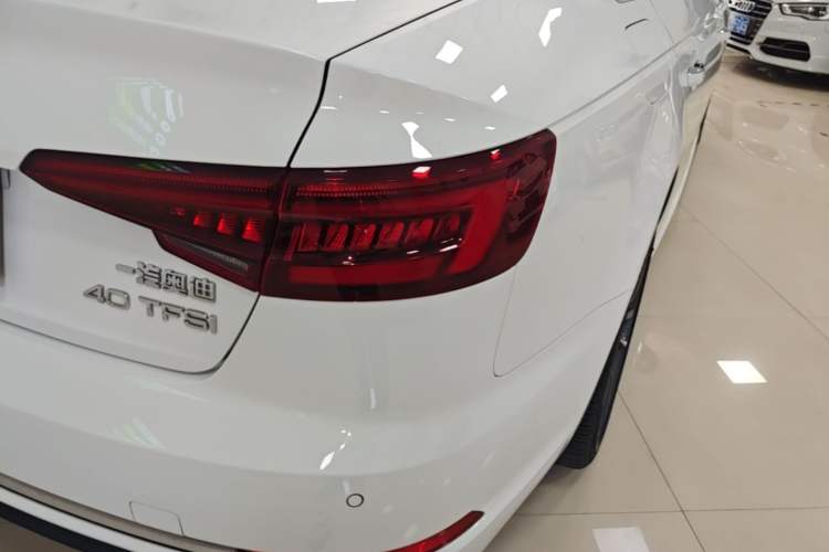 Used Audi A4L 2019 40 TFSI Ambition China VI Right Rear Taillight