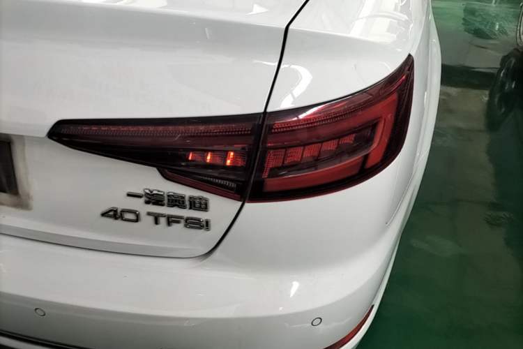 Used Audi A4L 2019 40 TFSI Ambition China VI Right Rear Taillight