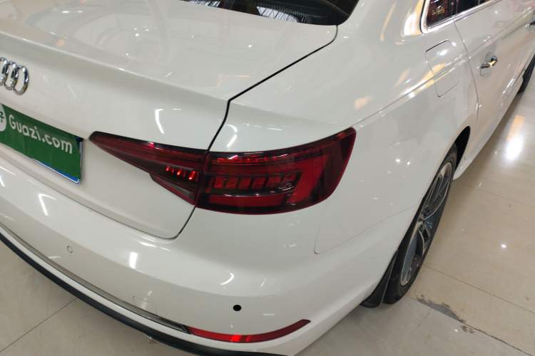 Used Audi A4L 2019 40 TFSI Ambition China VI Right Rear Taillight