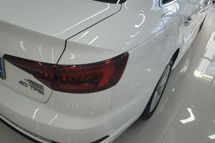 Used Audi A4L 2019 40 TFSI Ambition China VI Right Rear Taillight
