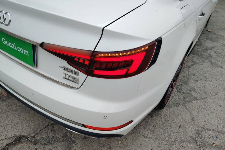 Used Audi A4L 2019 40 TFSI Ambition China VI Right Rear Taillight