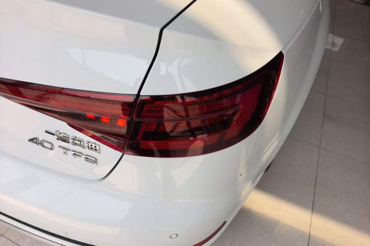 Used Audi A4L 2019 40 TFSI Fashion Version China V Right Rear Taillight