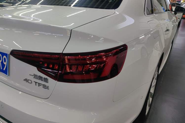 Used Audi A4L 2019 40 TFSI Fashion Edition China VI Emission Standard Right Rear Taillight