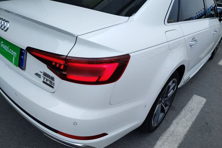 Used Audi A4L 2019 40 TFSI Sporty Version China VI Right Rear Taillight